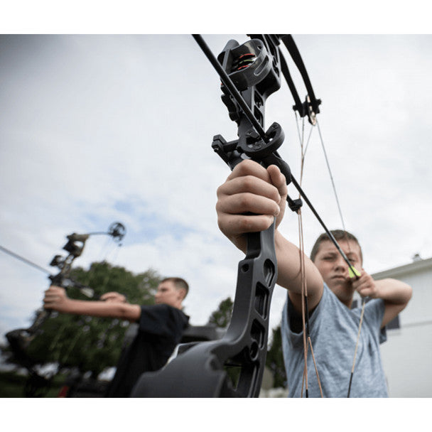 BAR1109MO+19007 BARNETT Vortex Lite Compound Junior Bow Package with Three 28 Fiberglass Arrows and Quiver